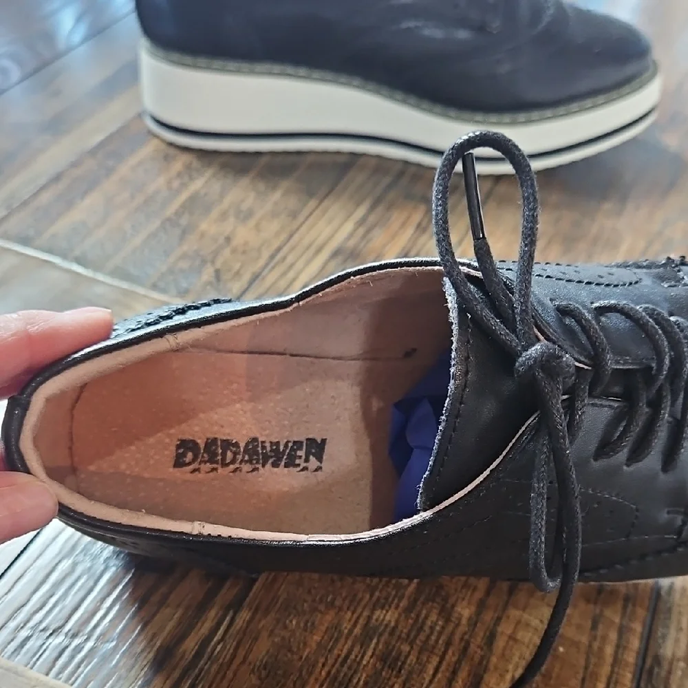 Dadawen‎ Women's Black Platform Oxfords....